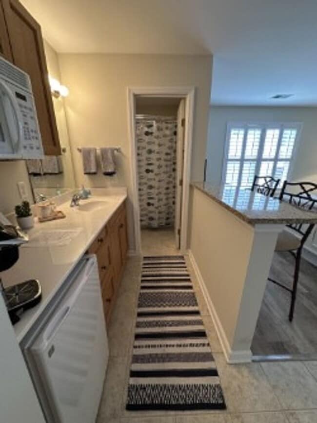 Photo - FULLY FURNISHED EFFICIENCY SUITE AVAILABLE Unit 2004