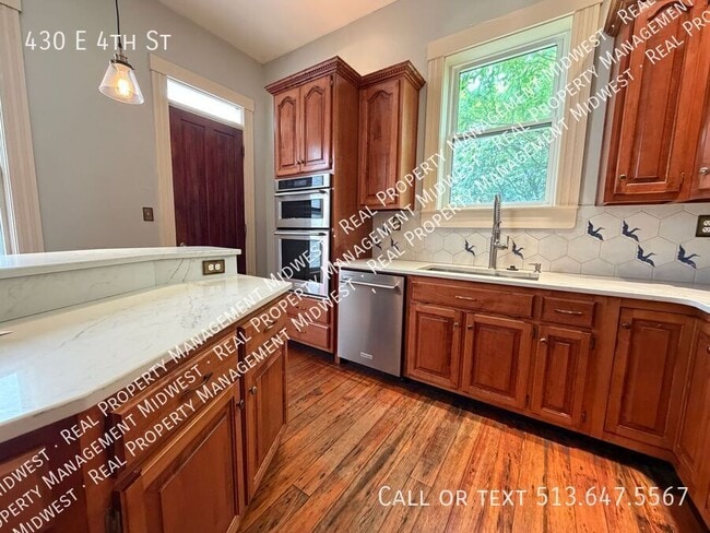 Photo - 430 E 4th St