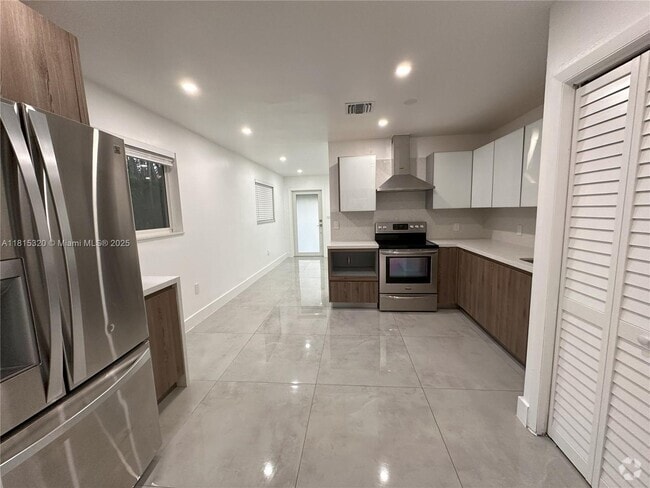 Building Photo - 2785 SW 33rd Ave Rental