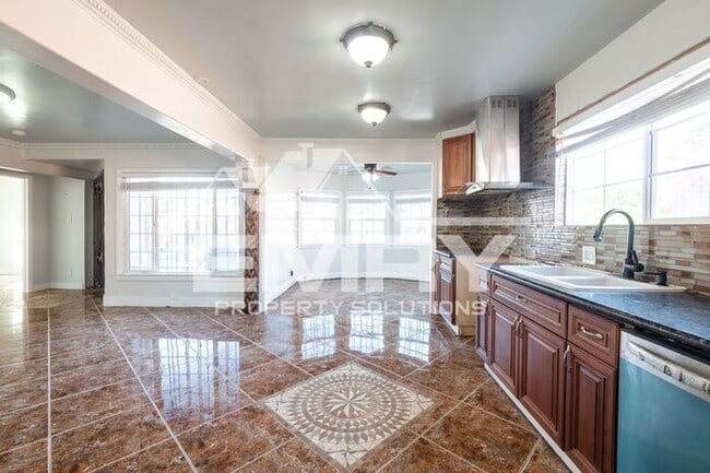 Photo - 2 Bed 1 Bath House in Lynwood Parking Incl...