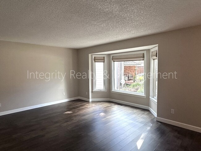 Photo - 1 Foothill Ash