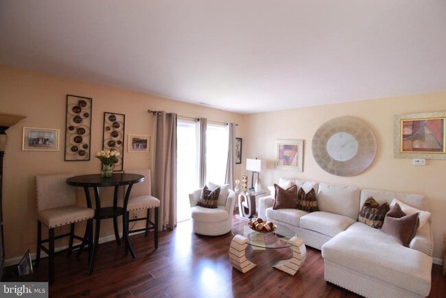 Photo - 607 Trescott Pl
