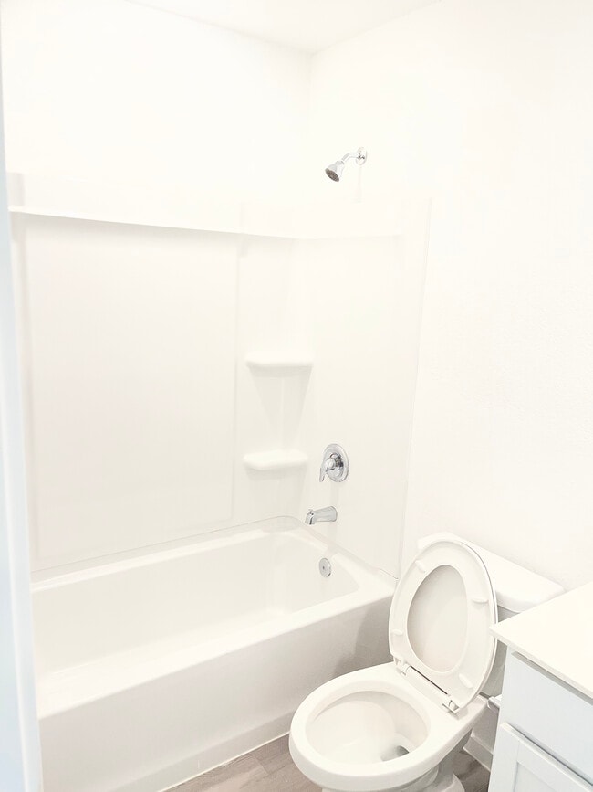 Photo - 2863 Red Diamond