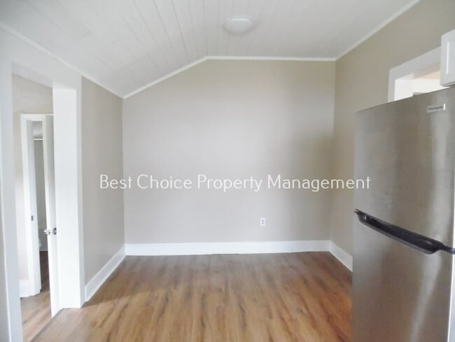 Photo - 115 E Beattie St