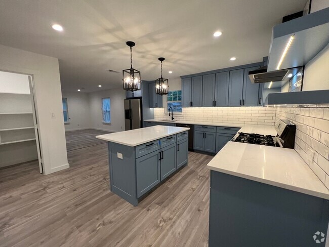 Building Photo - ***Pre-Marketing*** Remodeled 3-Bedroom Ho... Rental