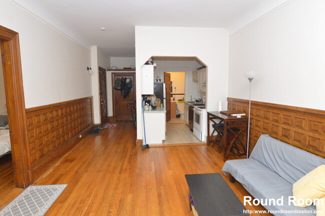 Building Photo - 847 Beacon St Unit 2 Rental