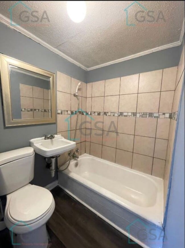 Photo - 2 Bedroom 1 Bath MOVE IN SPECIAL 1/2 FIRST MONTHS RENT