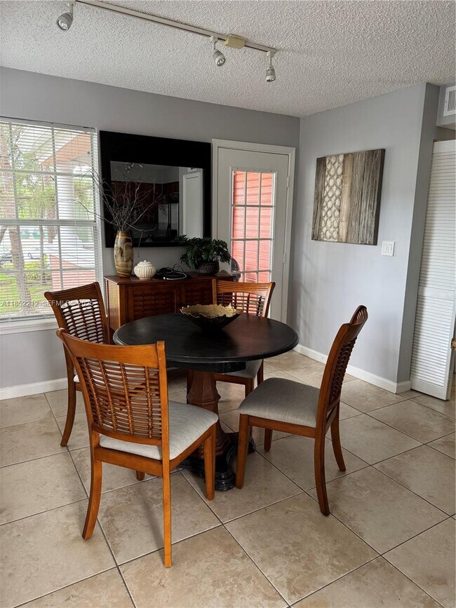 Photo - 1165 Crystal Way Unit B