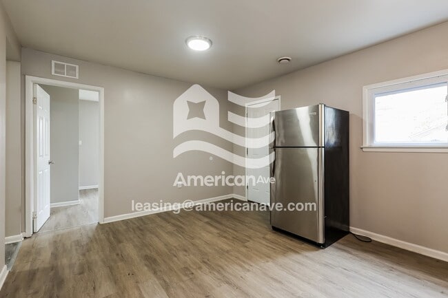 Photo - 1695 Moorhouse St