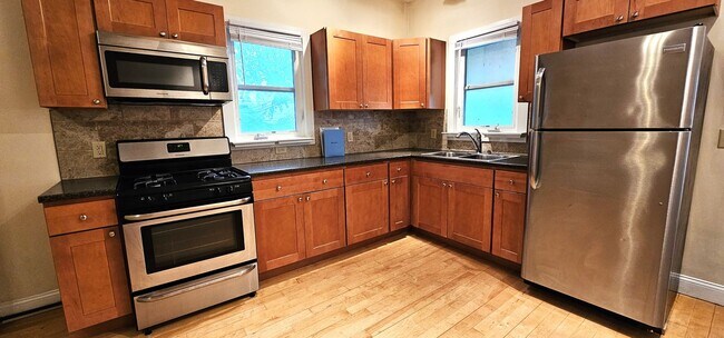 Building Photo - 137 Park St Unit APT 4