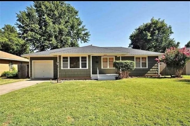 Building Photo - 1505 Huntington Way