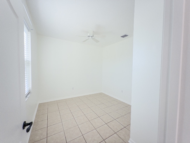 Building Photo - 4110 Andover Cay Blvd