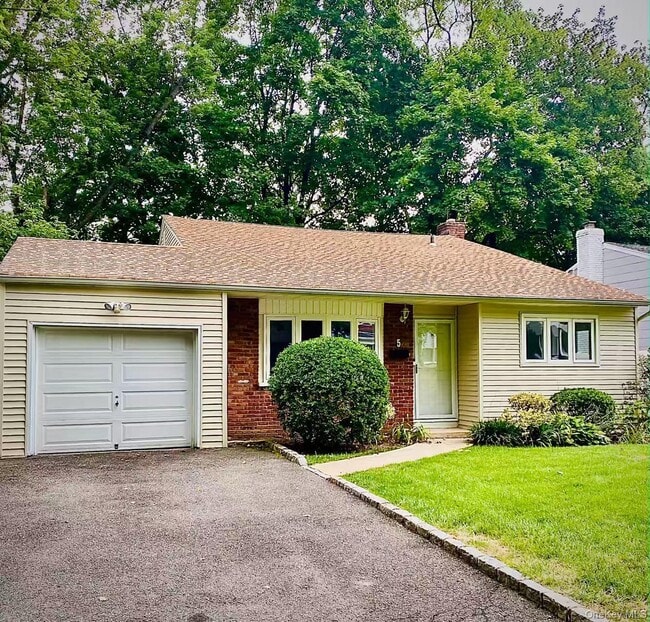 Building Photo - 5 2nd Rd Rental