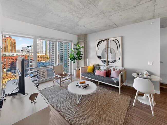 Photo - 167 N Desplaines St Unidad 611