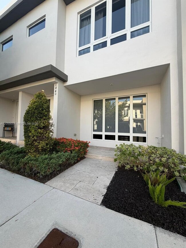Photo - 6440 NW 103rd Psge