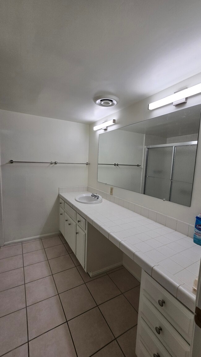 Photo - 2820 E 6th St Unit 217