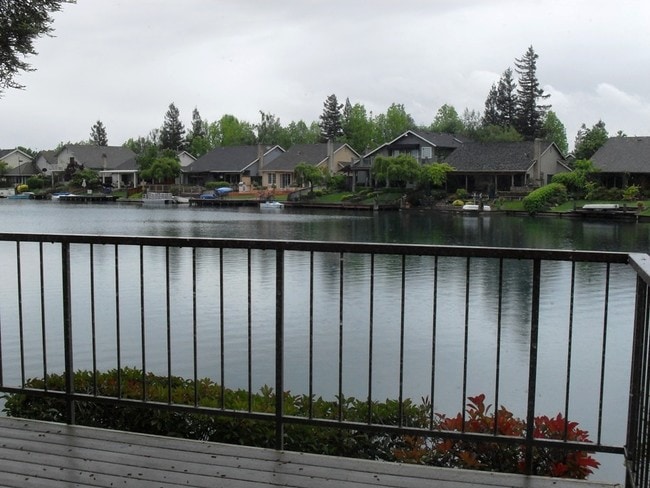 Lakeview Apartment Homes
