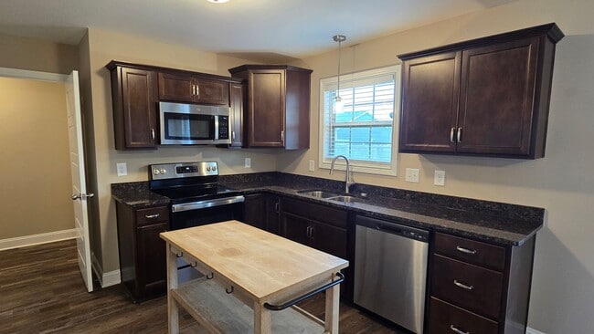 446 Irish Hls Dr