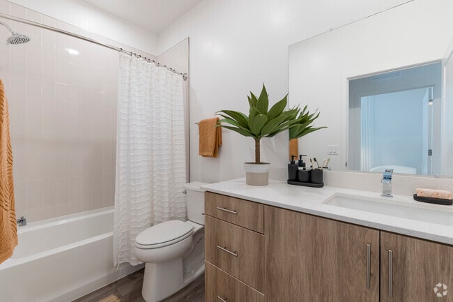 1BR, 1BA - 664SF - Second Bathroom