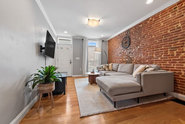 Photo - 8 E Randall St