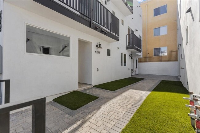 Photo - 860 N Hudson Ave Unidad 860 N Hudson