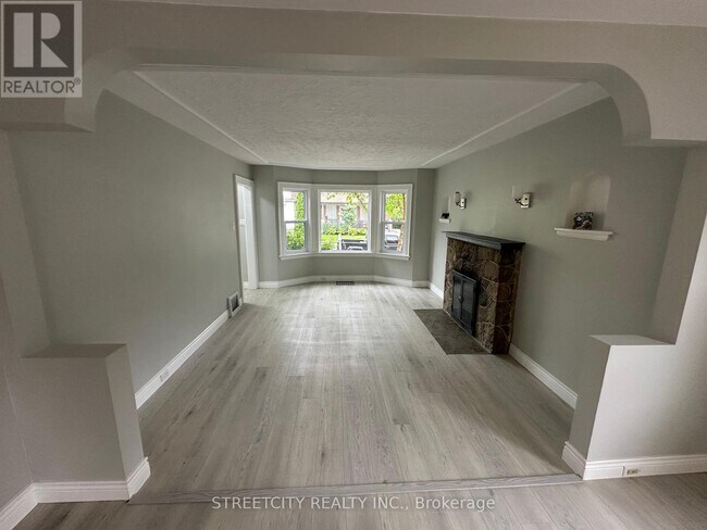 Photo - 437 Charlotte St