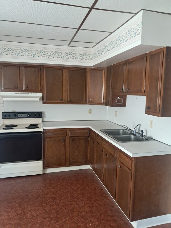 253 Hudson Ave Unit Second Floor 2 Bedroom Mechanicville
