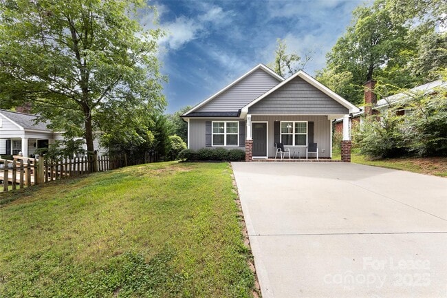 Photo - 611 Harris St NW