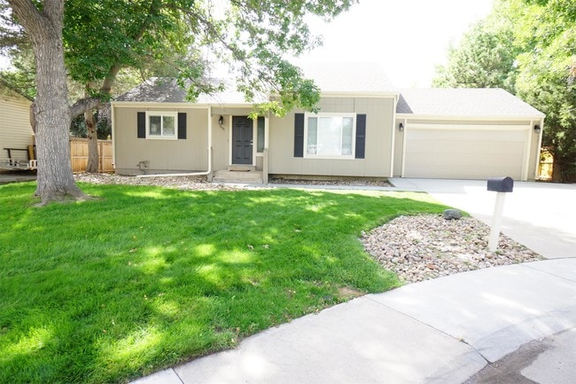 Building Photo - 5025 E Weaver Ave