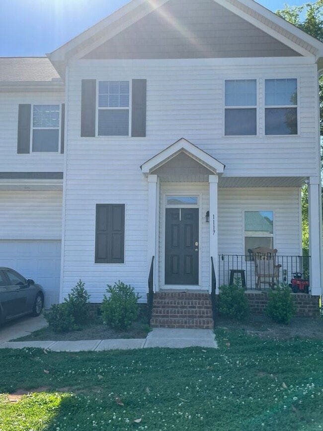 Building Photo - Luxury Living