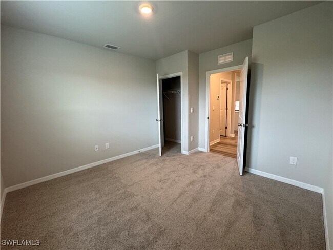 Building Photo - 726 Oakridge Ave S Rental