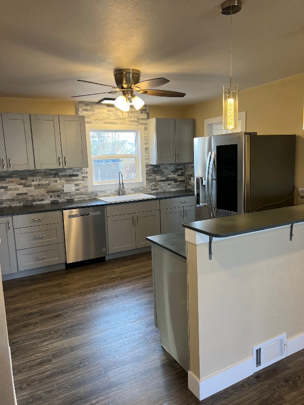 Photo - 241 California St