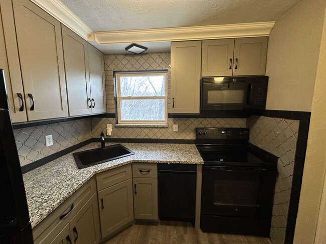 Building Photo - 5144 Old Lemay Ferry Rd Unit 5144 Rental