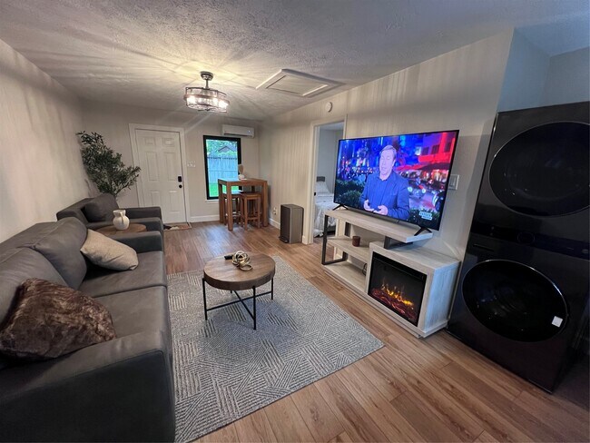 Photo - 3201 Westridge St