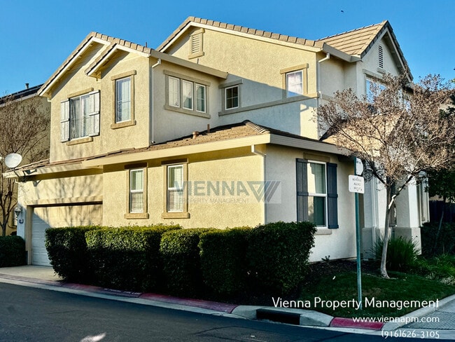 Photo - 829 Courtyards Loop