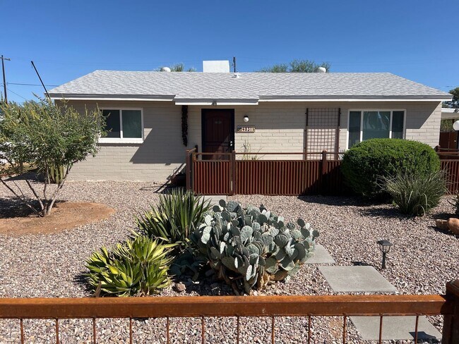 Photo - 4831 E Hampton St