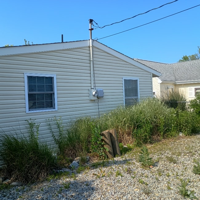 Building Photo - 30 Lake St Clair Dr Rental