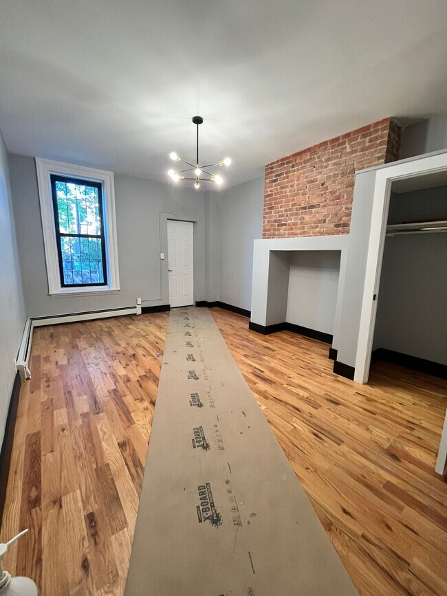 Unidad 1 - 17 Belmont Ave Unidad 1