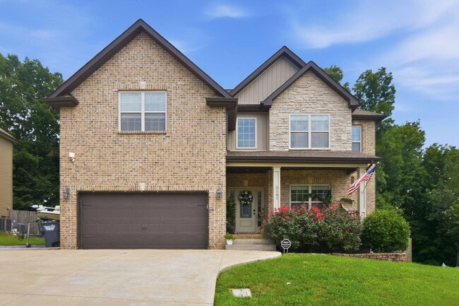 Building Photo - Dog Friendly Four Bedroom with Bonus!