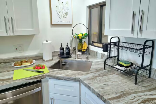 Photo - 2747 N Fairview Dr