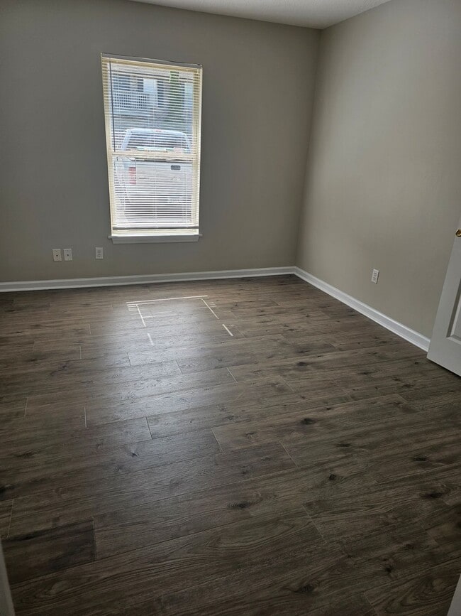 Updated flooring and paint/appliances