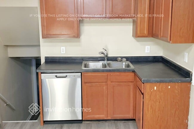 Photo - 1694 Clifford St