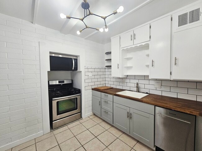 Photo - 1731 E Moreland St