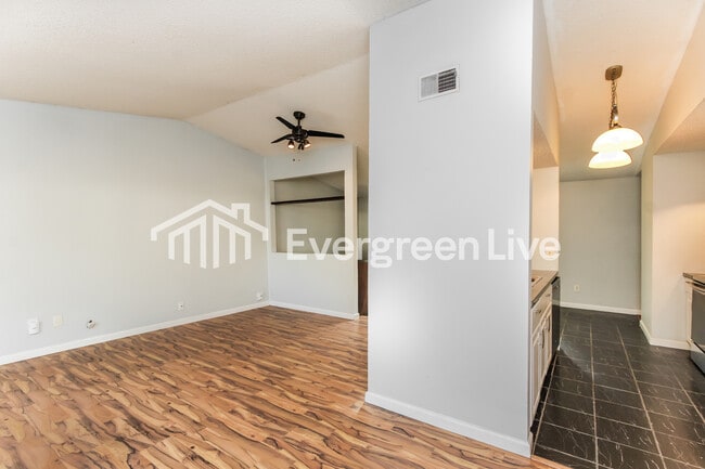 Photo - 112 N Donar Dr