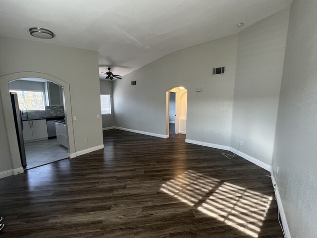 Photo - UPGRADED 2BEDROOM, 2BATHROOM HOME Unidad 201