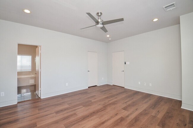 Photo - 4708 Crawford St