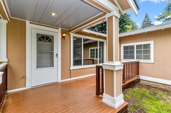 Photo - Kirkland Rambler for rent! Contact Jennifer for a showing 4252238096