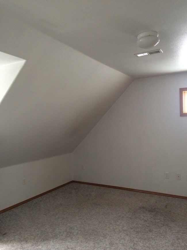 Photo - 4 Bd/2.5 Ba located on Pioneer Hill!