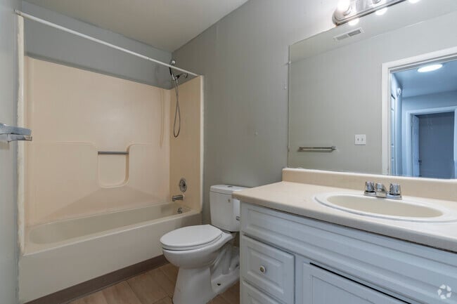 2BR, 1BA - 850SF - Bathroom