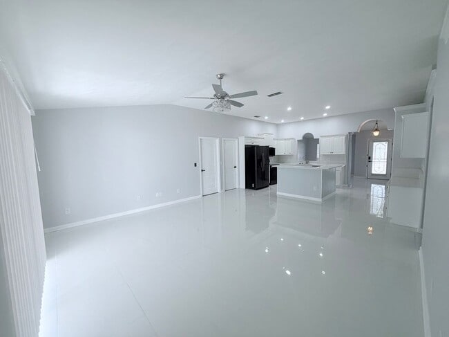 Photo - 465 Haversham Rd